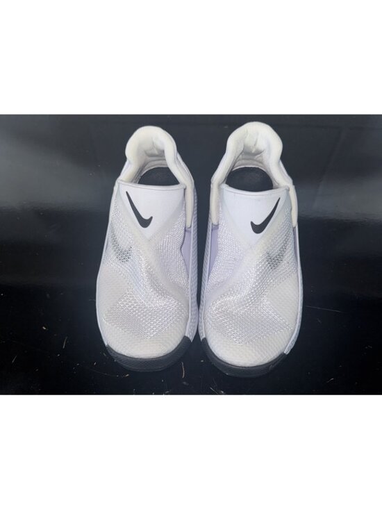 Nike Go FlyEase Womens Athletic Easy On/Off Shoes Sneakers Size 5.5 White Black